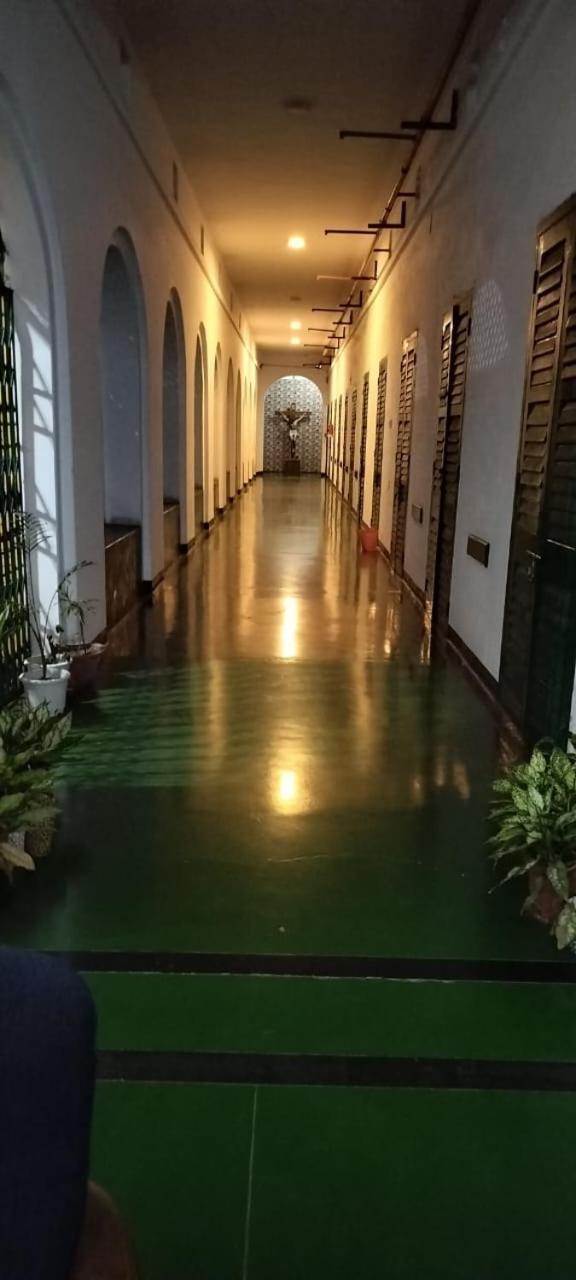 Ywca Gallway Guest House Kolkata Eksteriør bilde